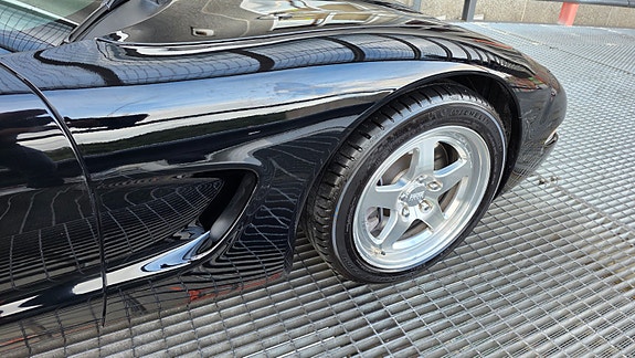 Chevrolet Corvette 14 of 30