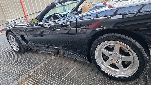 Chevrolet Corvette 17 of 30