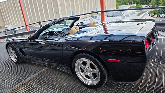 Chevrolet Corvette 16 of 30