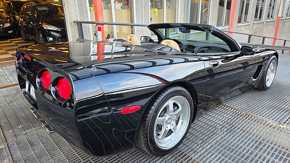 Chevrolet Corvette 12 of 30