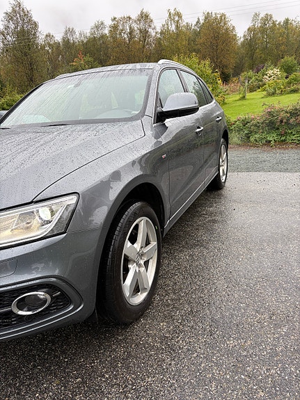 Audi Q5 2 of 30