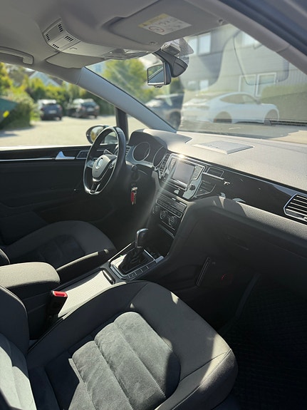 Volkswagen Golf Sportsvan 18 of 22