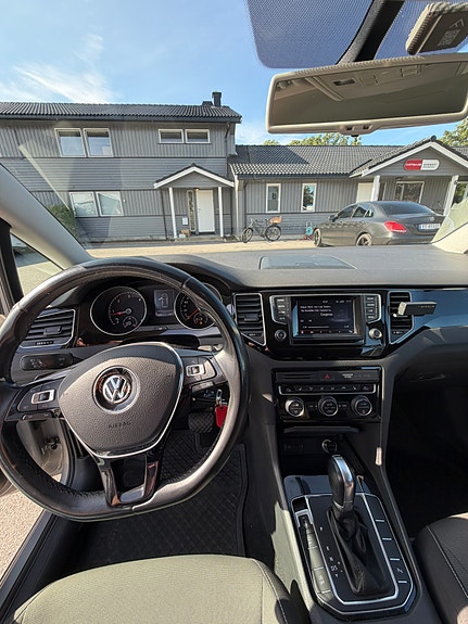 Volkswagen Golf Sportsvan 16 of 22