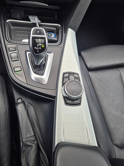 BMW 320d 24 of 30