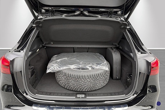 Mercedes-Benz EQA300 5 of 22