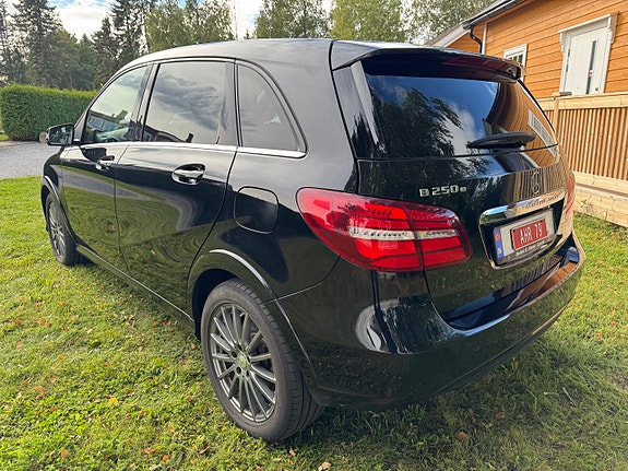 Mercedes-Benz B250 7 of 27