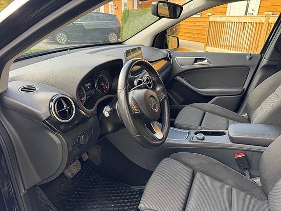 Mercedes-Benz B250 12 of 27