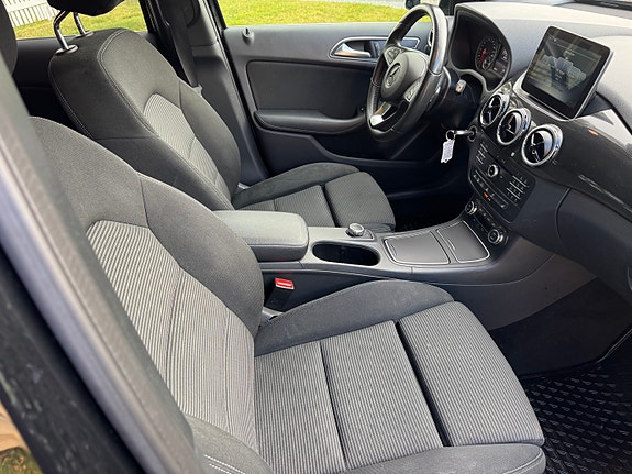 Mercedes-Benz B250 22 of 27