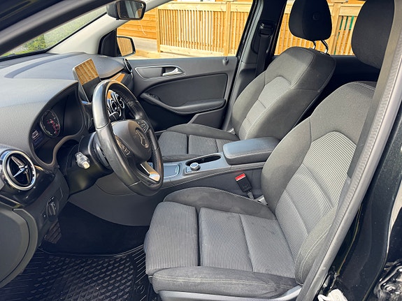 Mercedes-Benz B250 11 of 27