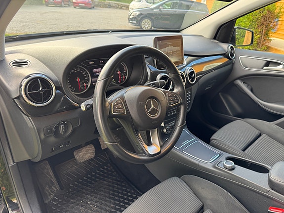 Mercedes-Benz B250 13 of 27