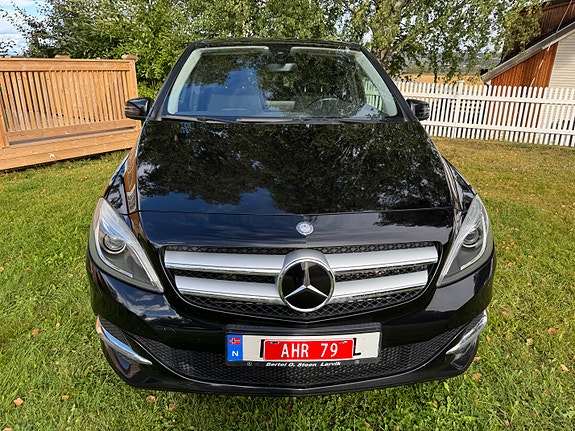 Mercedes-Benz B250 2 of 27