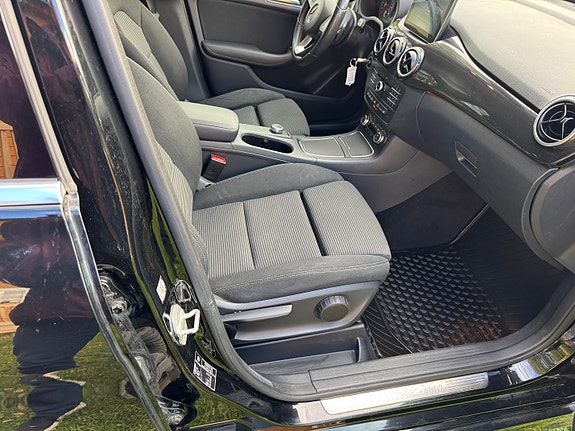 Mercedes-Benz B250 23 of 27