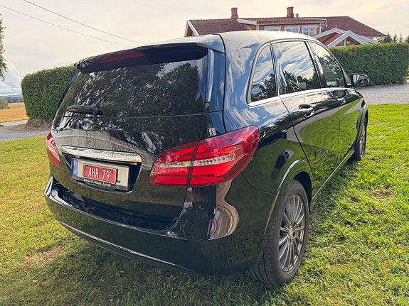 Mercedes-Benz B250 6 of 27