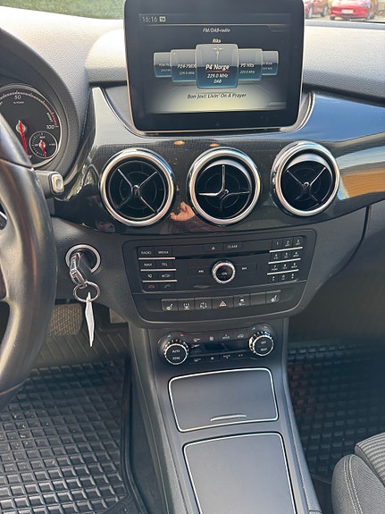 Mercedes-Benz B250 17 of 27