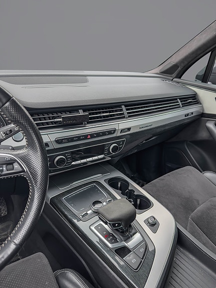 Audi Q7 12 of 18