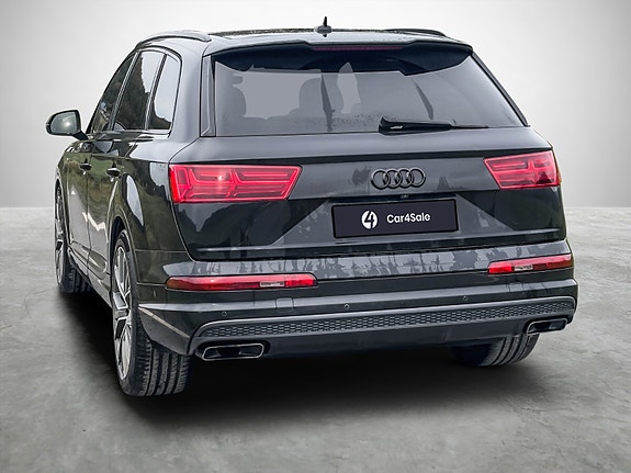 Audi Q7 2 of 18