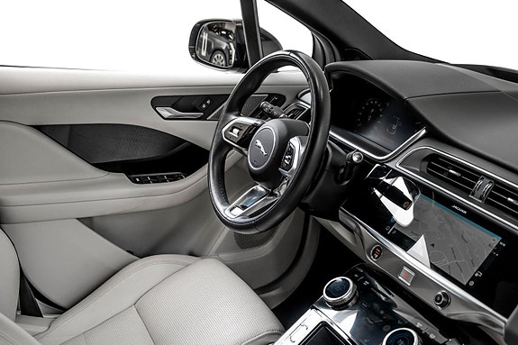 Jaguar I-PACE 10 of 30
