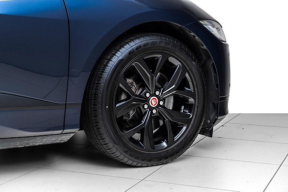 Jaguar I-PACE 17 of 30
