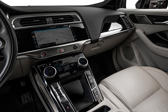 Jaguar I-PACE 23 of 30