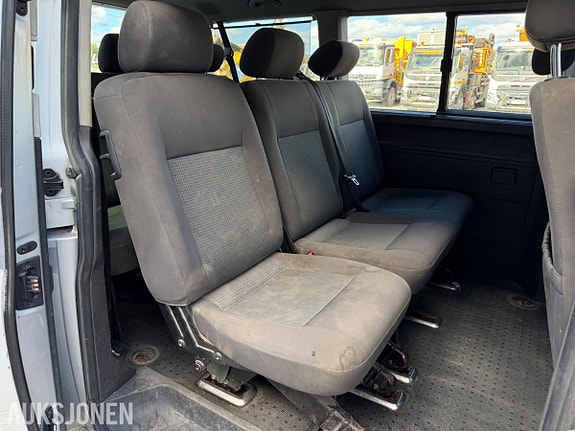 Volkswagen Caravelle 29 of 30