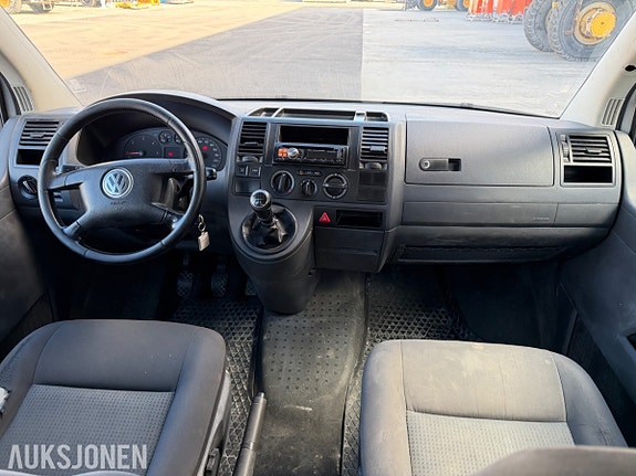 Volkswagen Caravelle 27 of 30