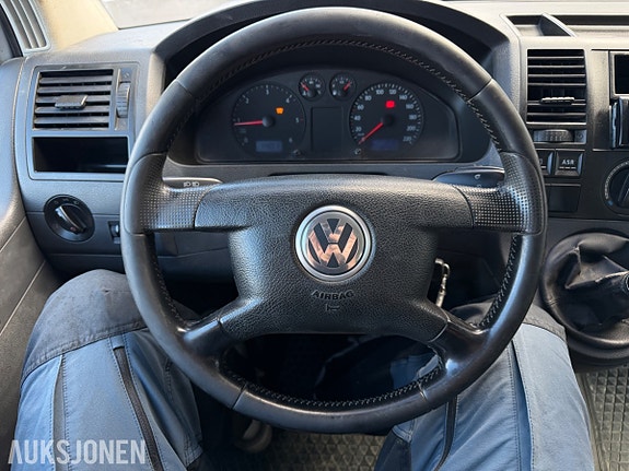 Volkswagen Caravelle 5 of 30