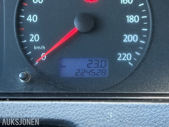 Volkswagen Caravelle 3 of 30