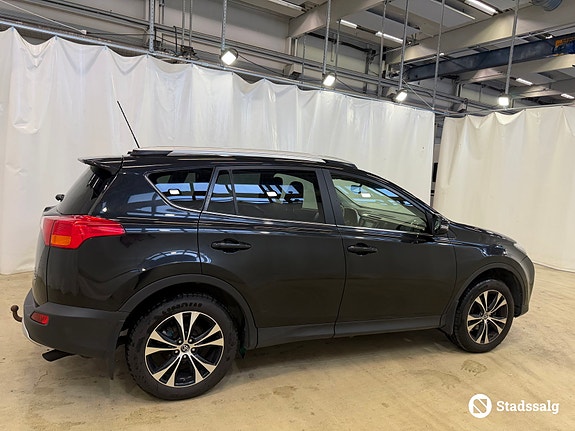 Toyota RAV4 4 of 10