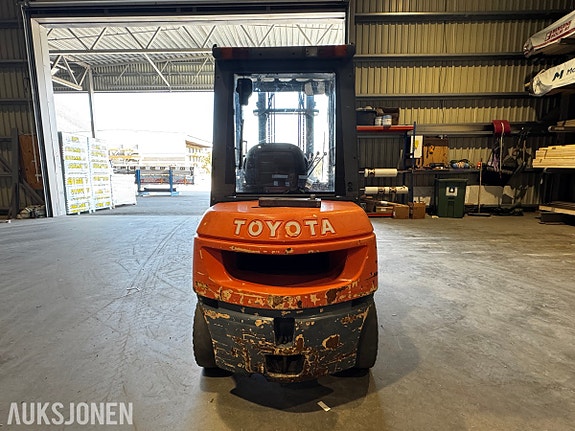 Toyota 7FDF30 6 of 30