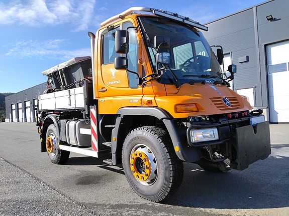 Mercedes-Benz Unimog U400 Kran - Sandspreder - Brøyteplog 8 of 30