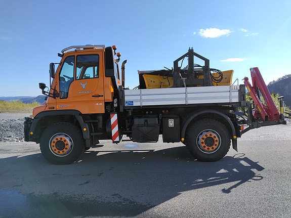 Mercedes-Benz Unimog U400 Kran - Sandspreder - Brøyteplog 3 of 30
