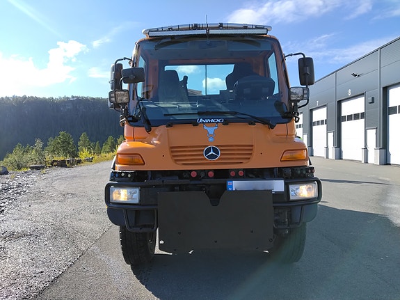 Mercedes-Benz Unimog U400 Kran - Sandspreder - Brøyteplog 9 of 30