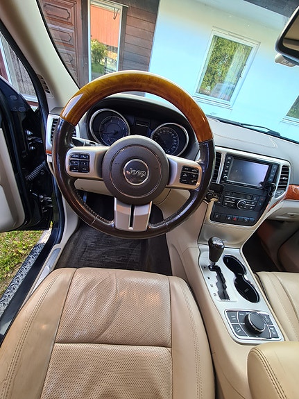 Jeep Grand Cherokee 10 of 15