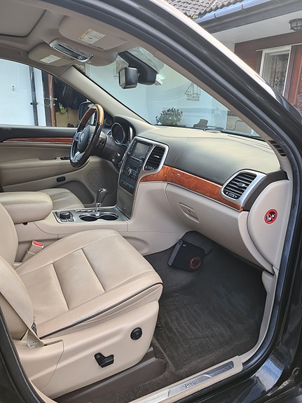 Jeep Grand Cherokee 8 of 15
