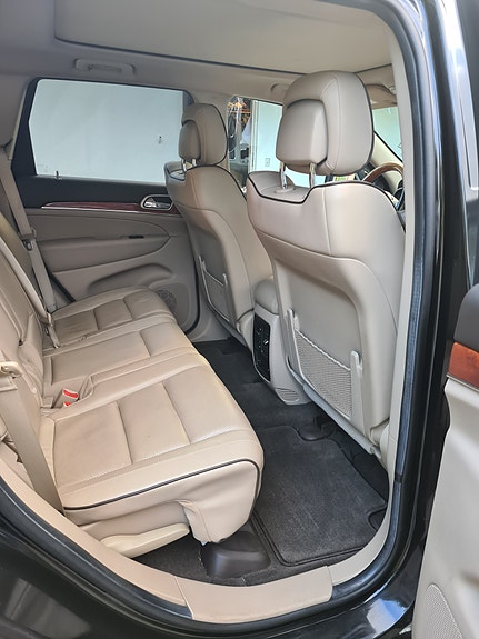 Jeep Grand Cherokee 13 of 15