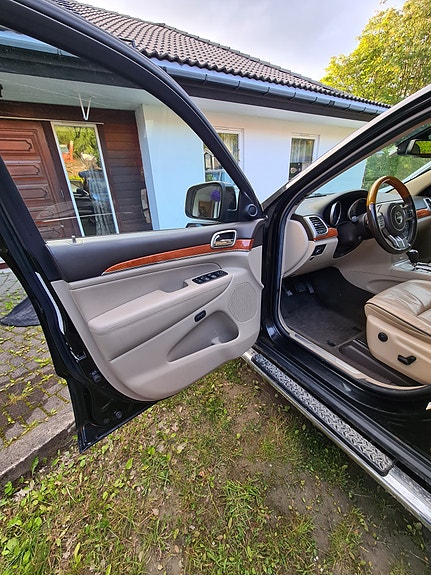 Jeep Grand Cherokee 11 of 15