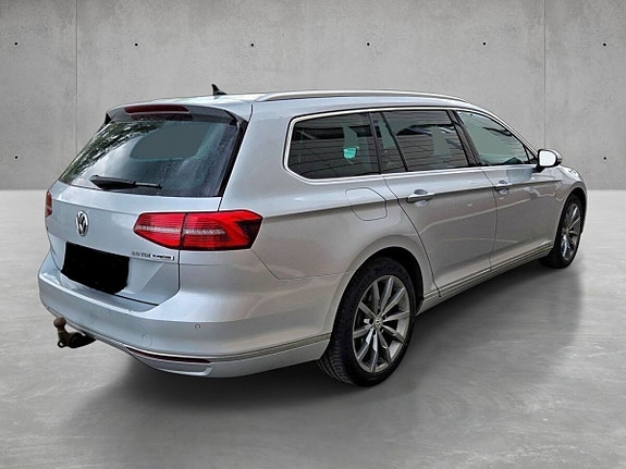 Volkswagen Passat 8 of 13
