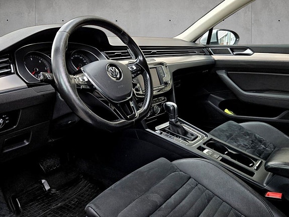 Volkswagen Passat 11 of 13