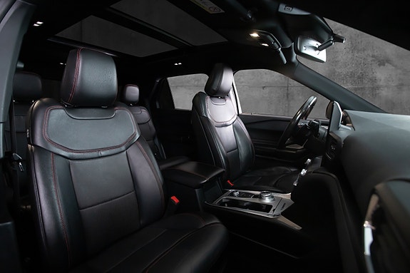 Ford Explorer 9 of 25