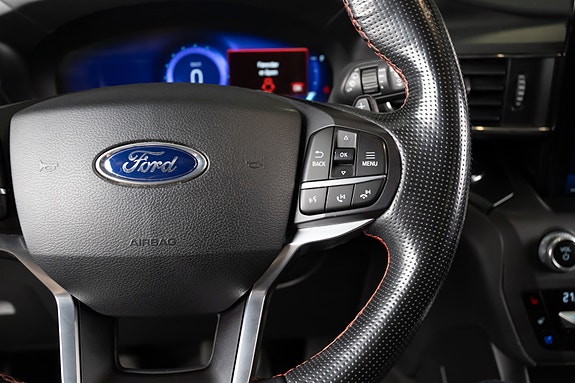 Ford Explorer 15 of 25