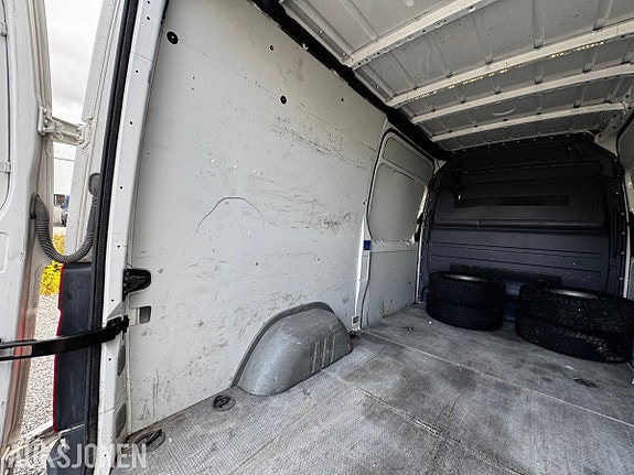 Volkswagen Crafter 13 of 30