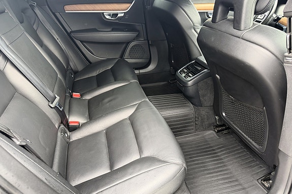 Volvo V90 17 of 23