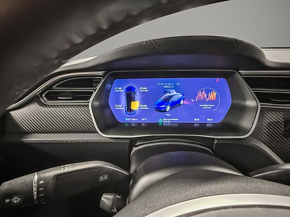 Tesla Model X 13 of 24
