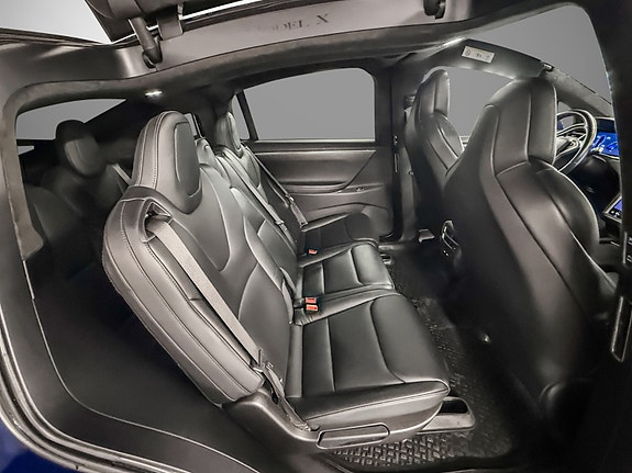 Tesla Model X 20 of 24