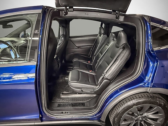 Tesla Model X 18 of 24