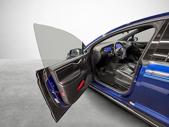 Tesla Model X 9 of 24