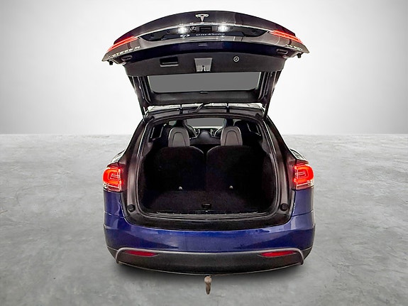 Tesla Model X 21 of 24