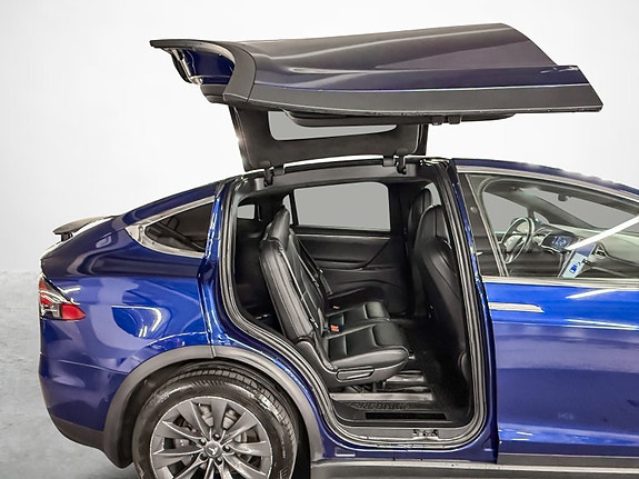 Tesla Model X 19 of 24