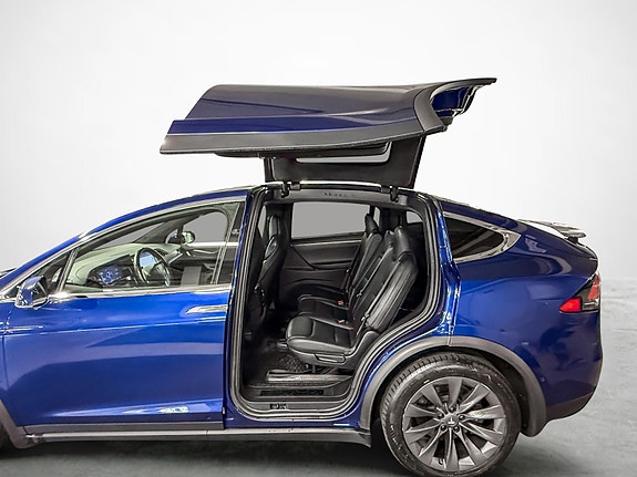 Tesla Model X 17 of 24