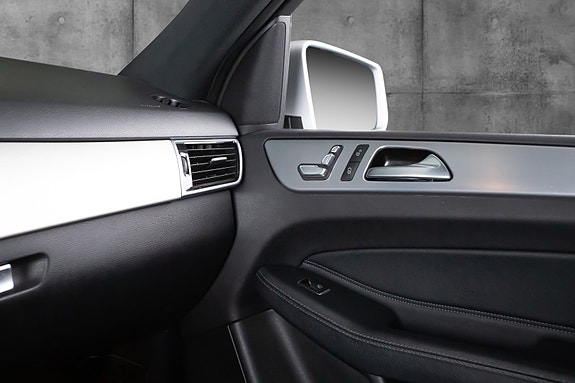 Mercedes-Benz GLE250 d 14 of 23